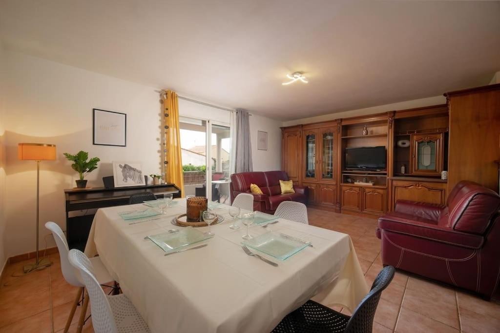 Appartement Tout Equipe Terrasse Et Parking Prive Marseille Exteriör bild
