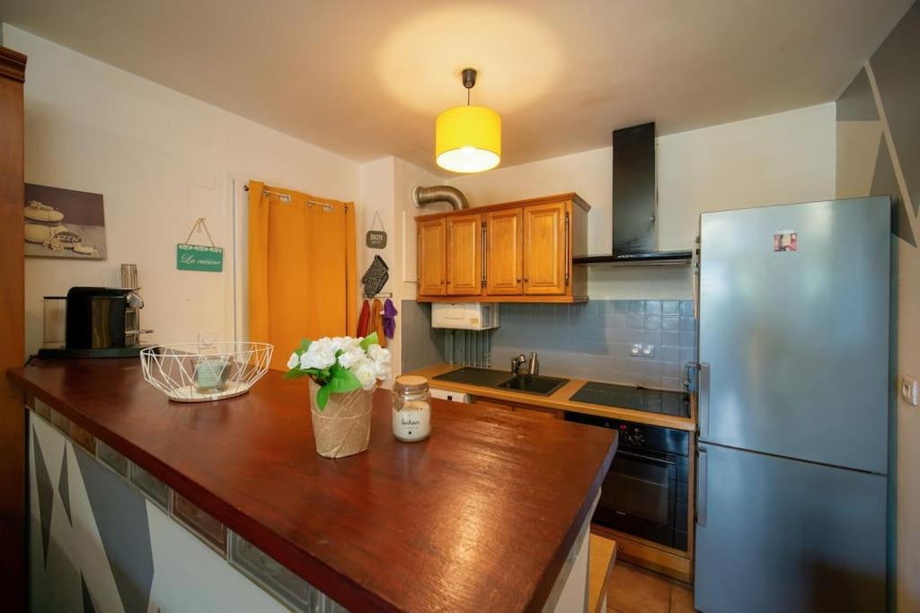 Appartement Tout Equipe Terrasse Et Parking Prive Marseille Exteriör bild